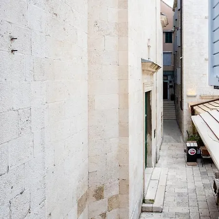 Aborda krevet i doručak 4*