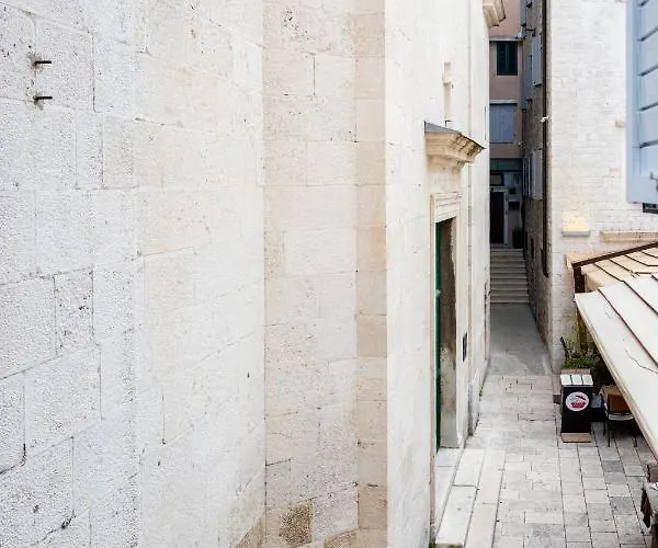 Aborda לינה וארוחת בוקר 4*